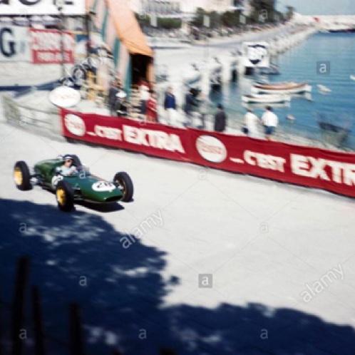 JIm à l'approche du virage du bureau de tabac, belle photo ! Moss remportera une de ses plus belles victoires !
© Alamy Photos JIm à l'approche du virage du bureau de tabac, belle photo ! Moss remportera une de ses plus belles victoires !
© Alamy Photos